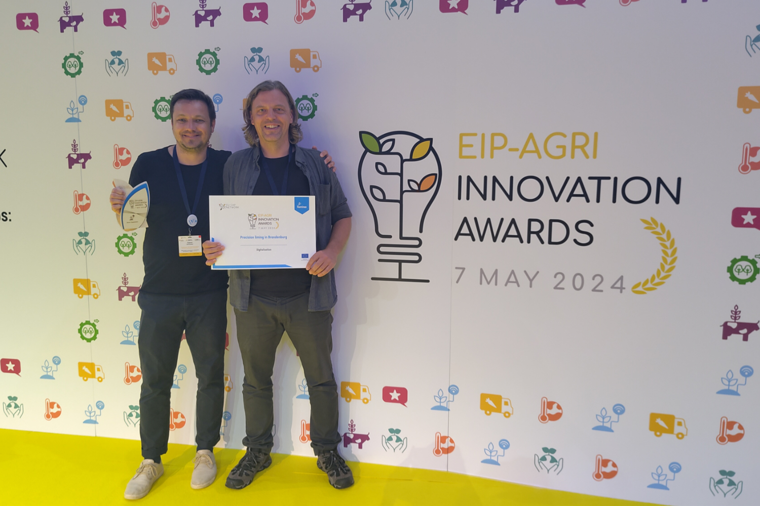 Ingmar Schröter (left) and Eric Bönecke accepted the award on behalf of the company.